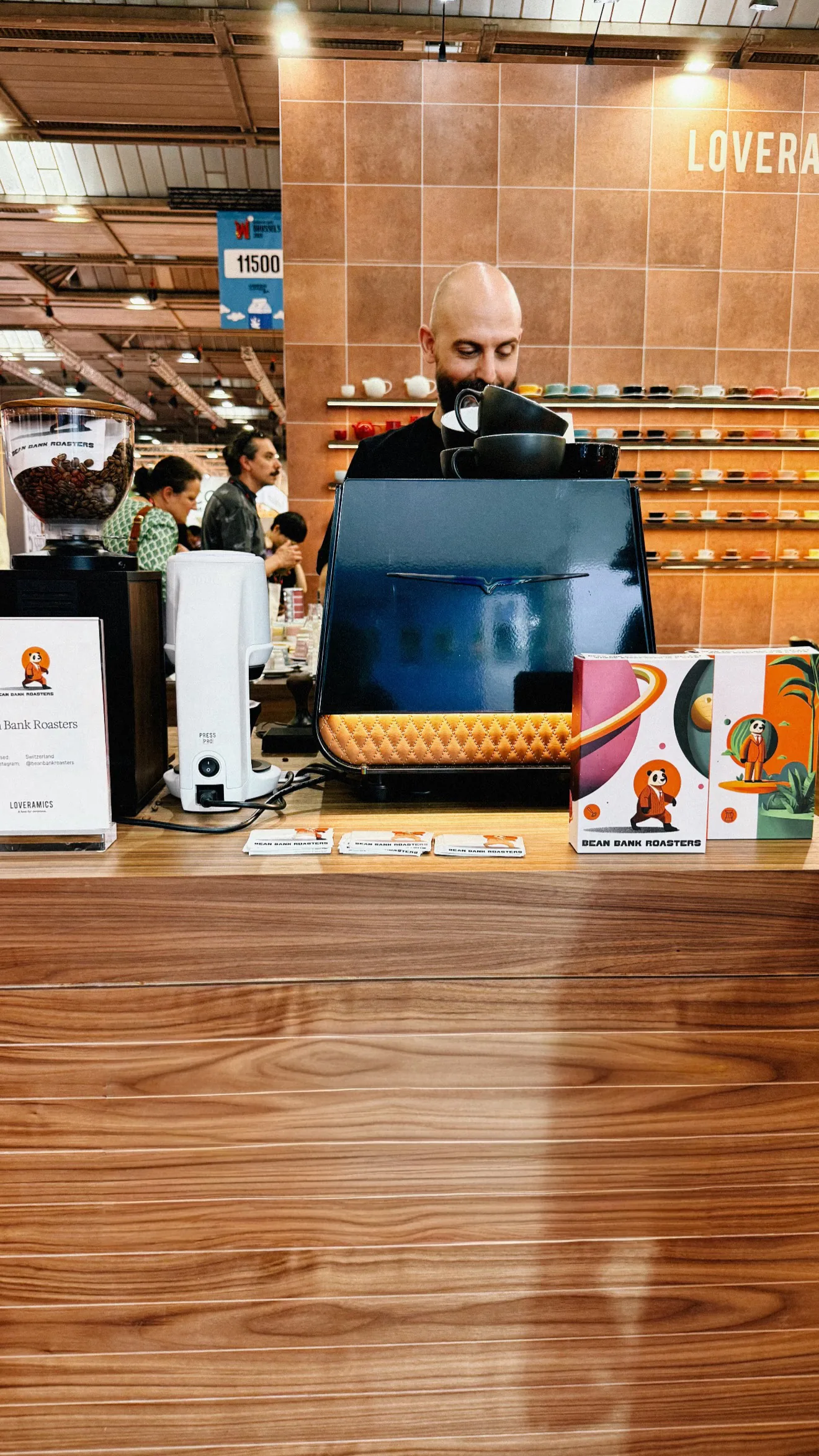 Die Marke Bean Bank auf der World of Coffee in Brüssel am Stand von Loveramics