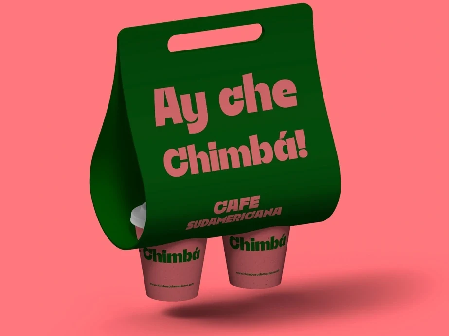 Der Träger für zwei Becher von Chimbá mit dem Satz „Ay che Chimbá!“