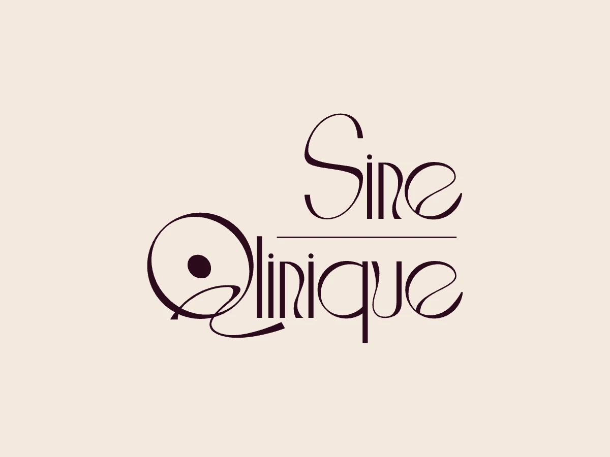 Die handgeschriebene Wortmarke von Sine Qlinique in Creme, gestaltet von Alkeme Design